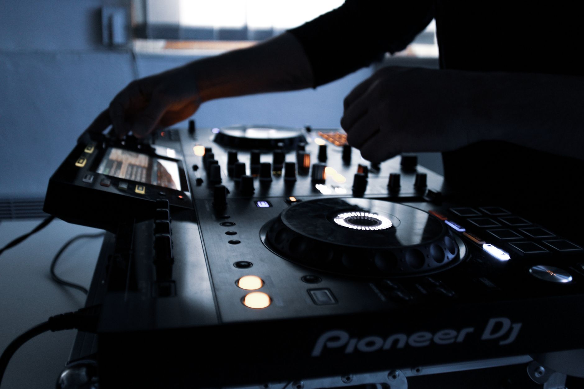 DJ équipe à Suresnes